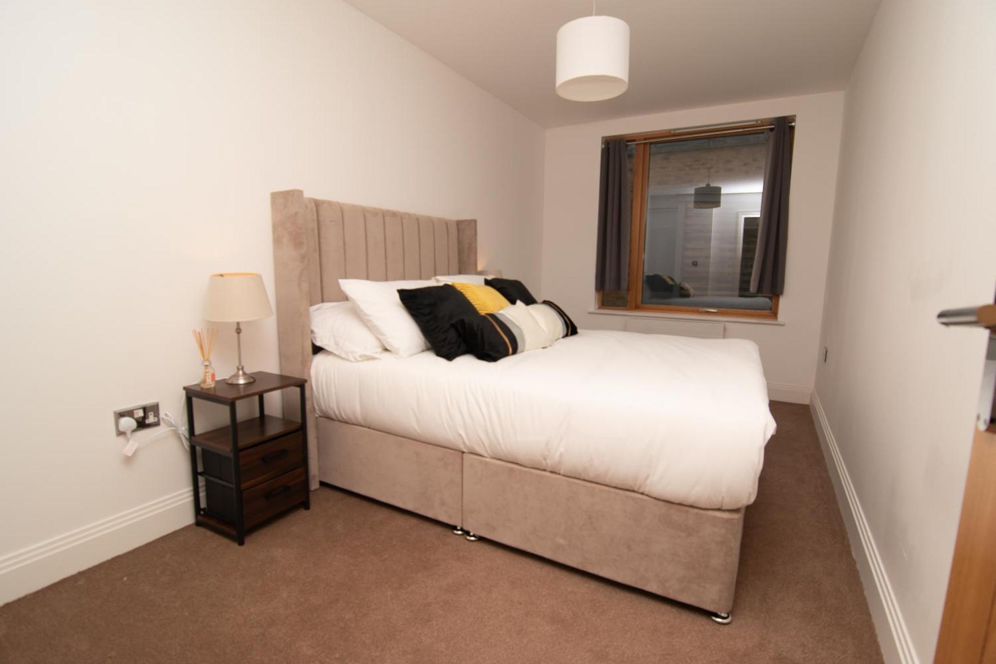 Cosy 2 Bed Hackney Sleeps 8 * Londen